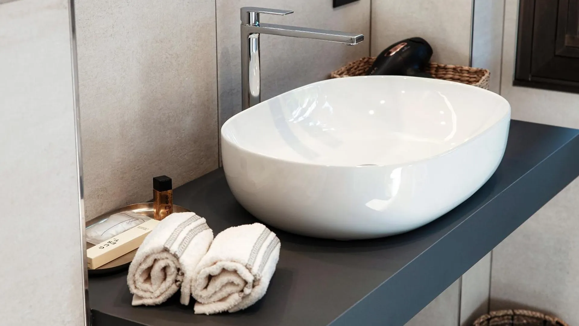 Como Lakeside Suites 0*,
