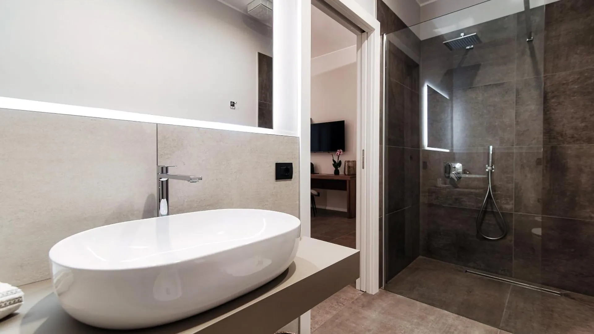 Guest house Como Lakeside Suites Italy