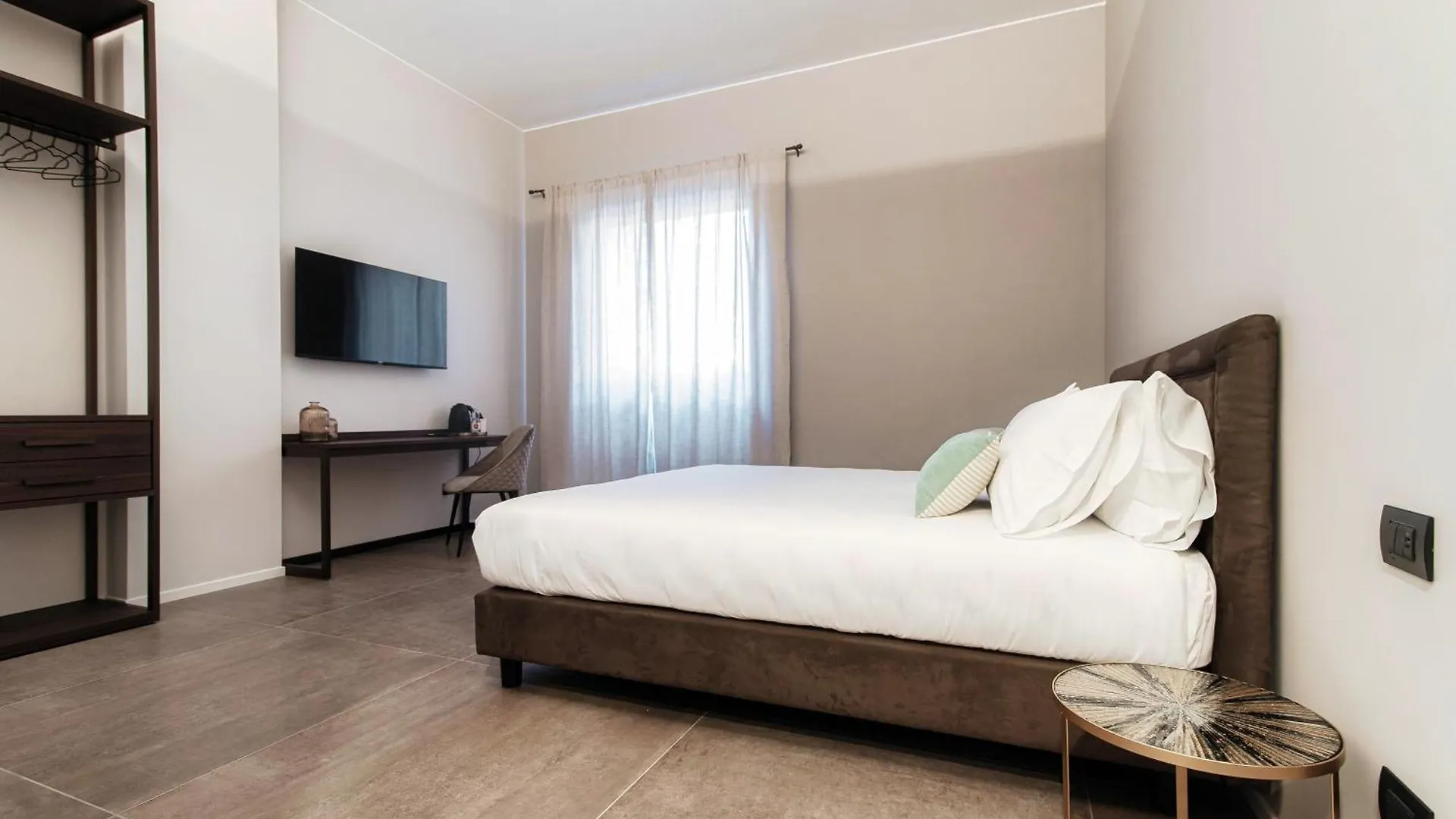 Como Lakeside Suites Guest house