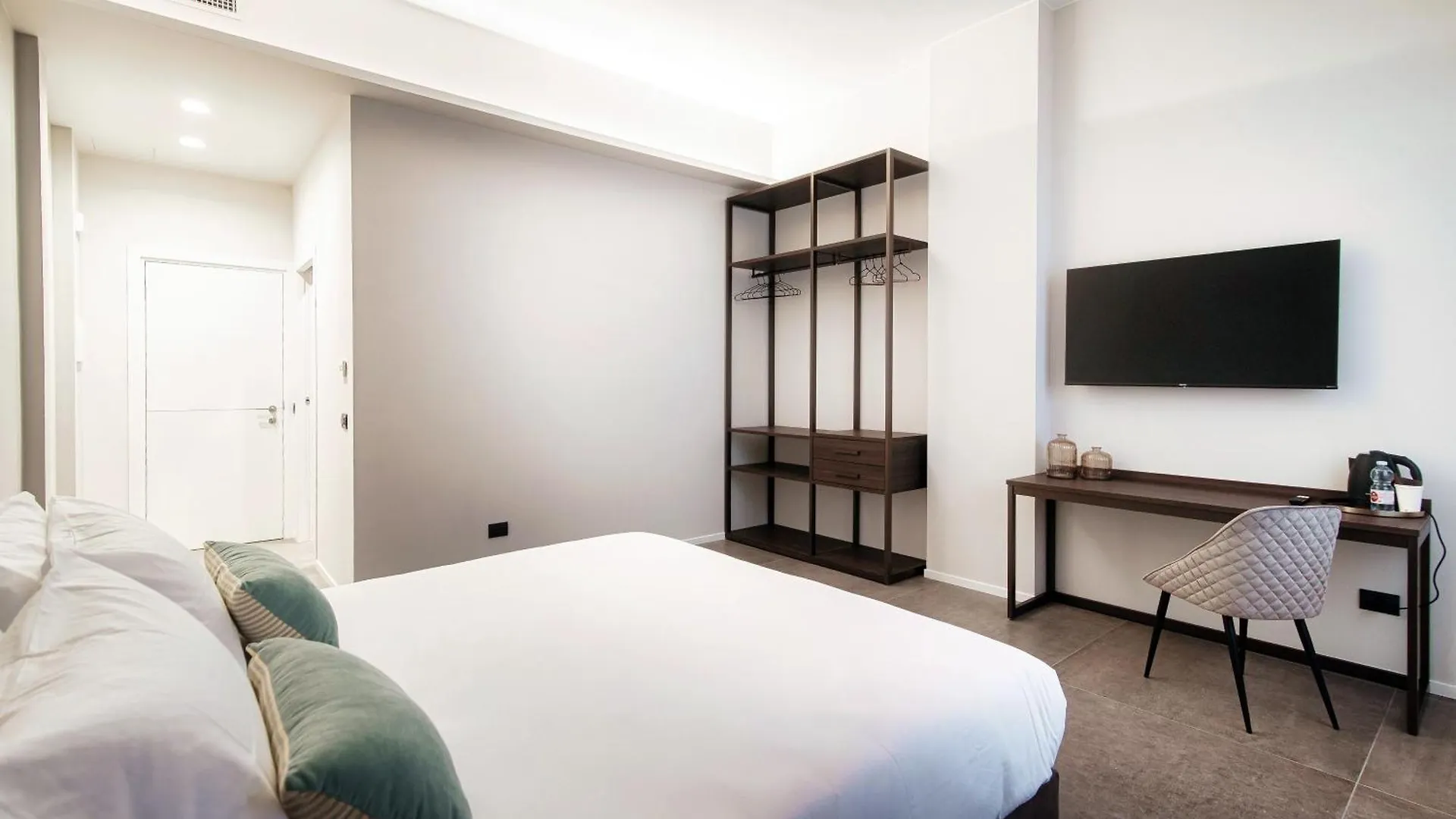 Como Lakeside Suites Italy
