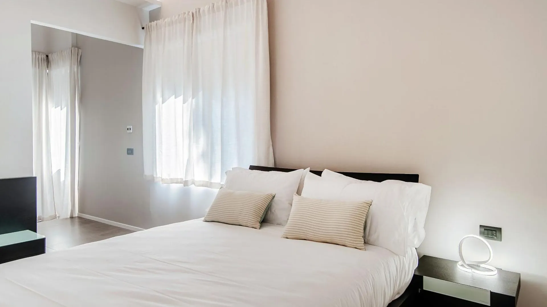 Guest house Como Lakeside Suites