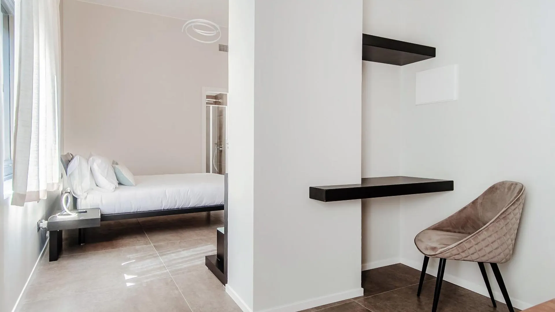 Como Lakeside Suites Guest house