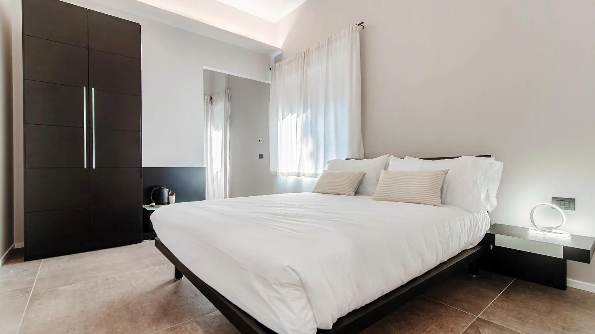Guest house Como Lakeside Suites