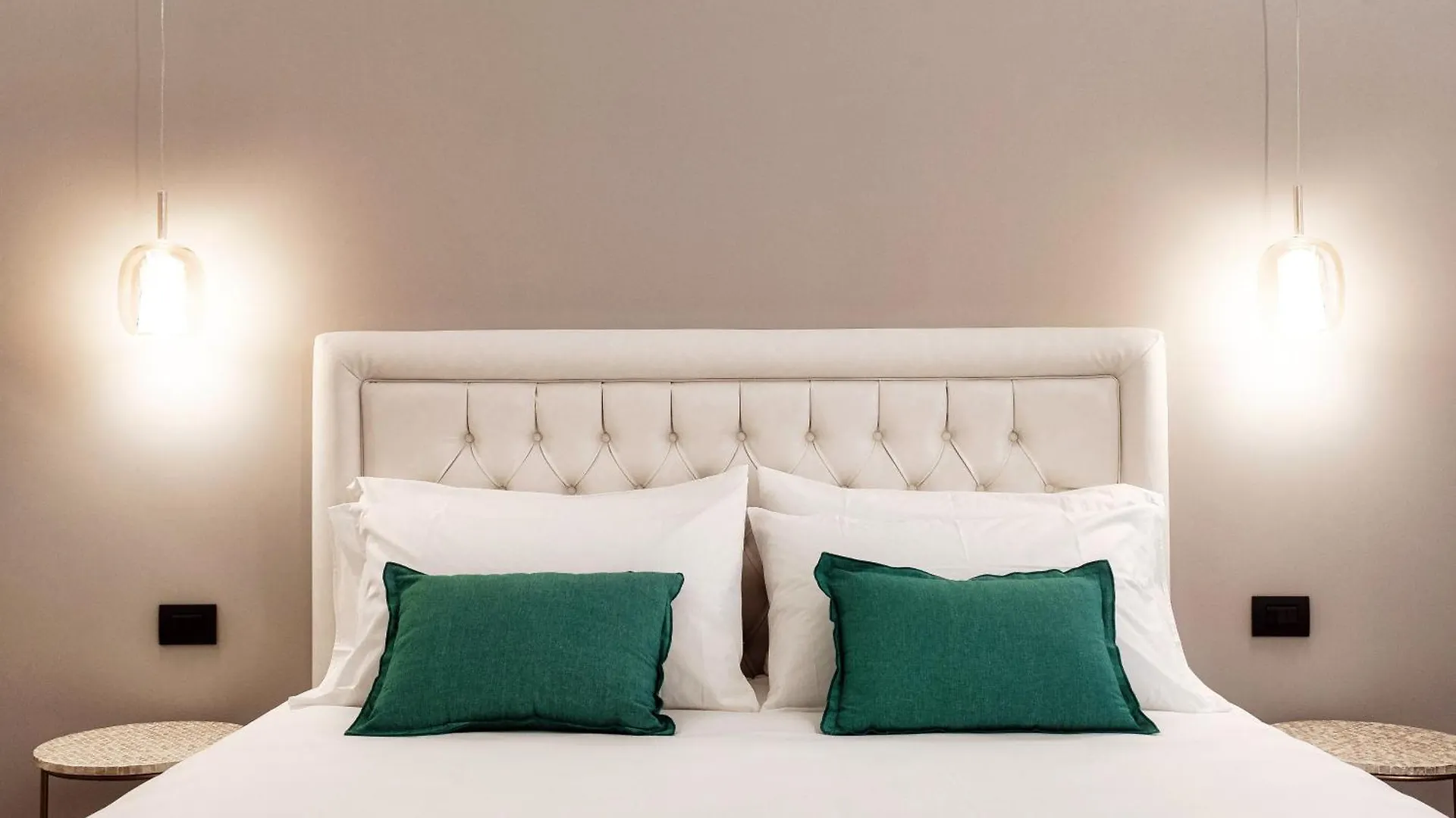 Como Lakeside Suites Guest house